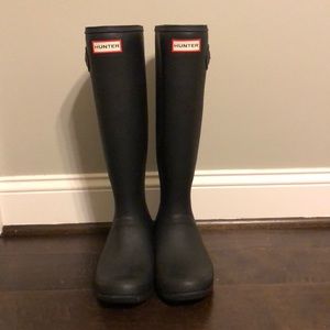 Black talk hunter ran boots